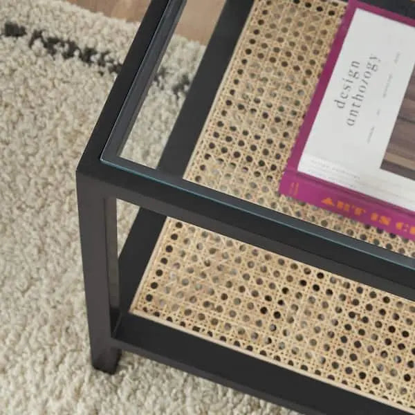 Mesa auxiliar cuadrada Odell en negro con ratán