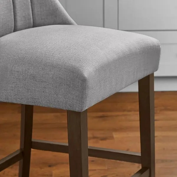 Taburetes de barra tapizados Scotsfield en gris carbón con diseño acolchado de canales (juego de 2)