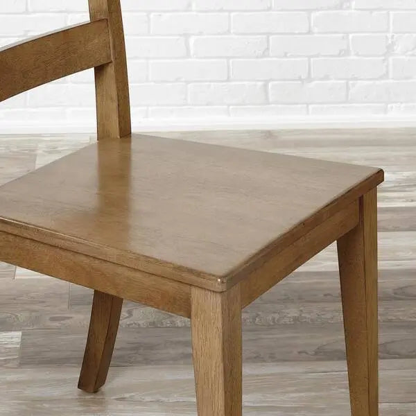 Silla de comedor en acabado roble pátina con respaldo de escalera (juego de 2)