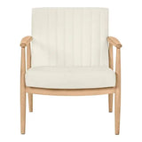 Sillón tapizado en tela color marfil con cojines removibles